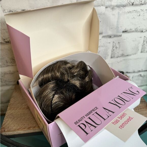 Vintage - New in box! Paula Young ‘Curled Up Wrap’ #38 AVG Hair Piece Wig - Picture 4 of 8